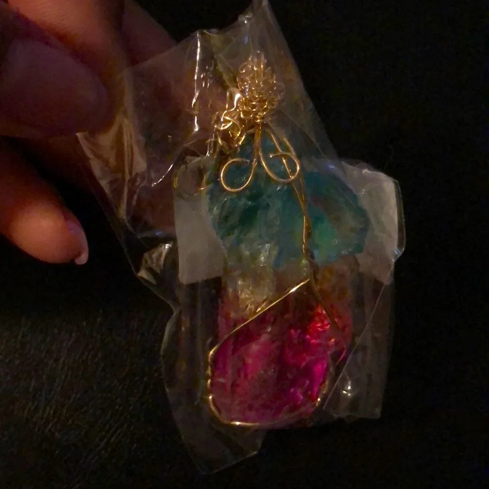 Rainbow Quartz Crystal necklace - Picture 4 of 7